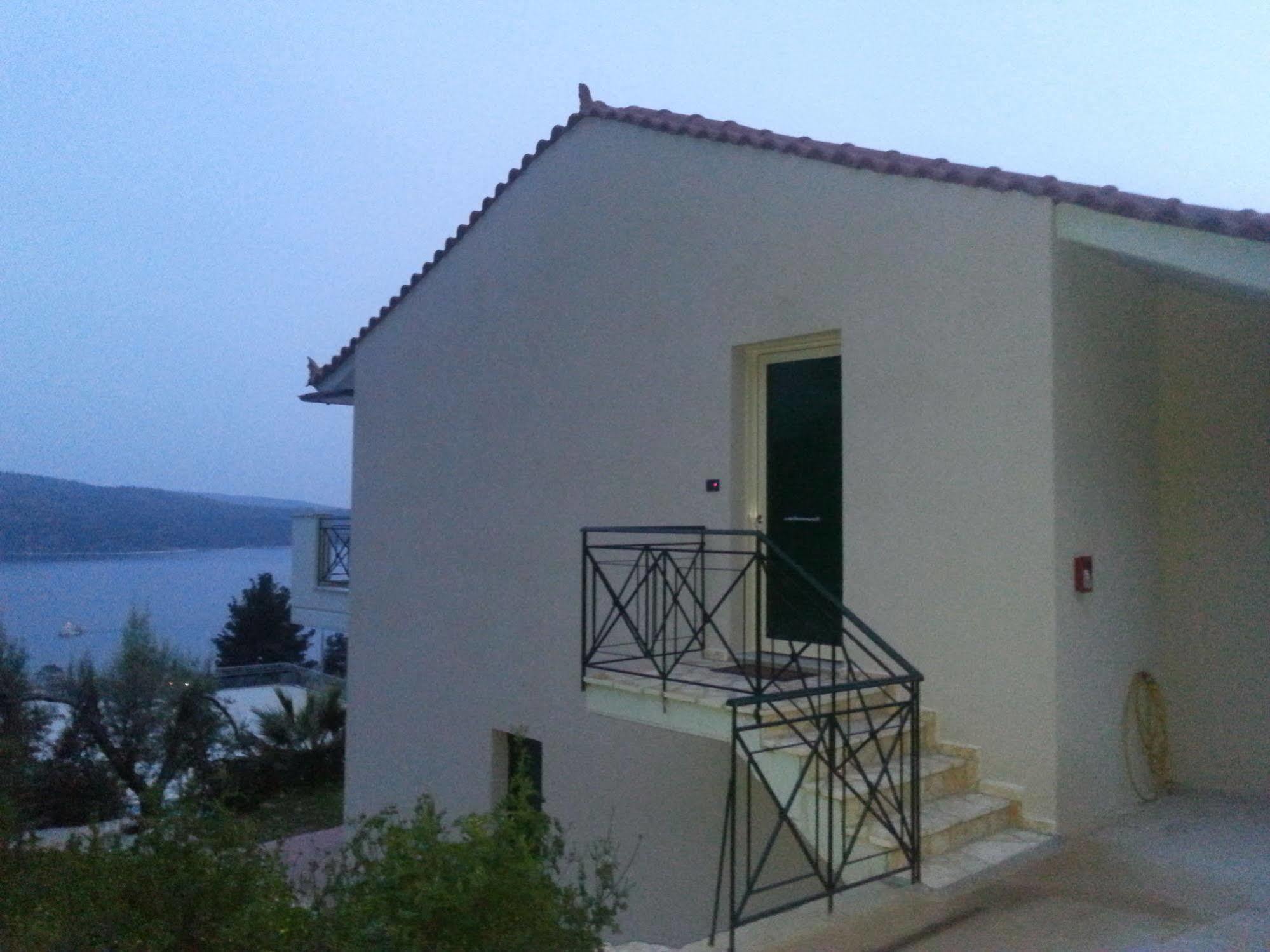Giannis Village Resort Astakós Exteriör bild